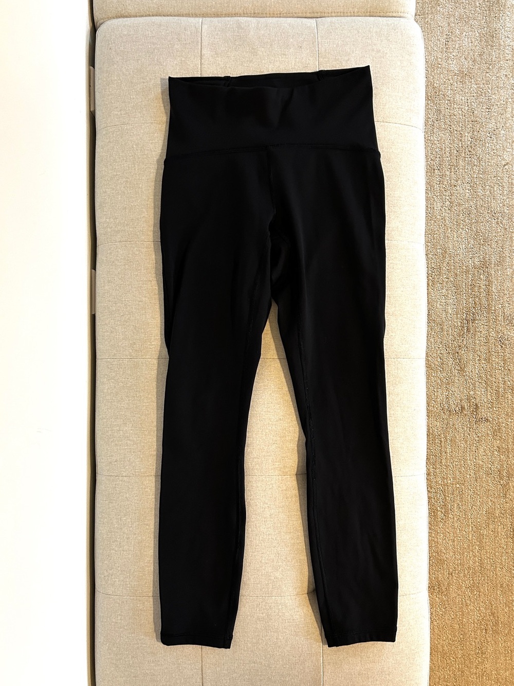 Lululemon Size 4 Black Leggings w/Mesh Sides